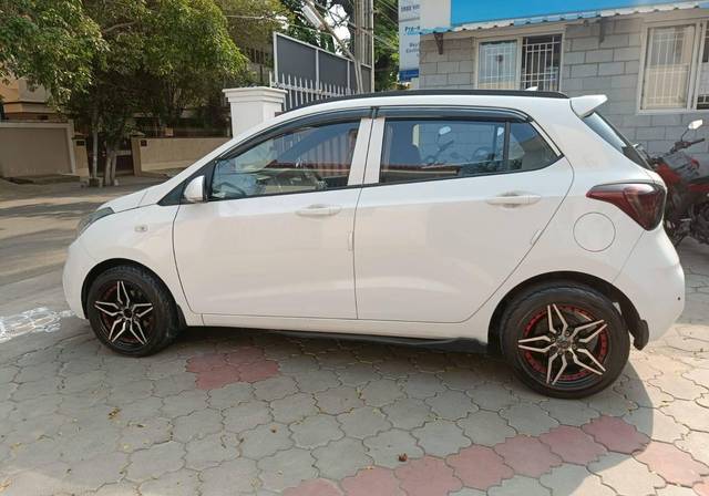 https://images10.gaadi.com/usedcar_image/4130294/original/processed_0141ab57e39ac236b7492d4d2beef21d.jpeg?imwidth=6402