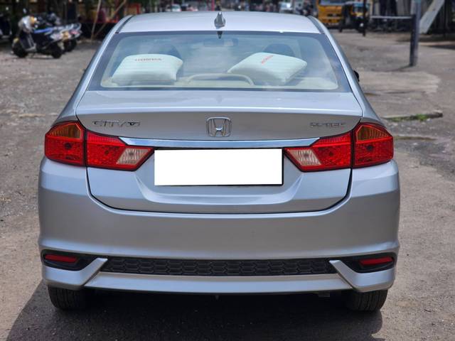 https://images10.gaadi.com/usedcar_image/4130296/original/processed_4edab8034b974cb2c7fa5c7e830fa14d.jpg?imwidth=6402