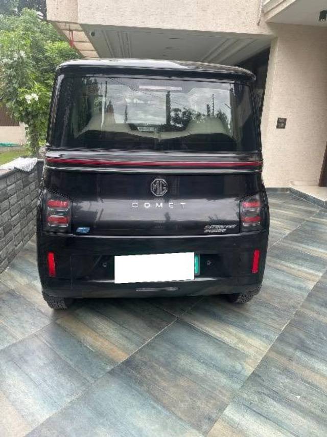 https://images10.gaadi.com/usedcar_image/4130319/original/processed_df166275-d679-4712-9ea3-e729f89921c6.jpg?imwidth=6402