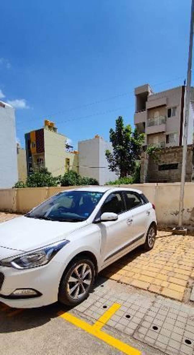 https://images10.gaadi.com/usedcar_image/4130361/original/processed_c90a07b2-f4bf-4120-adf8-ba57660e24b8.jpg?imwidth=6400