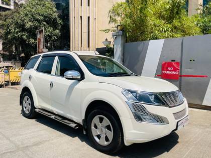 Mahindra XUV500 W4