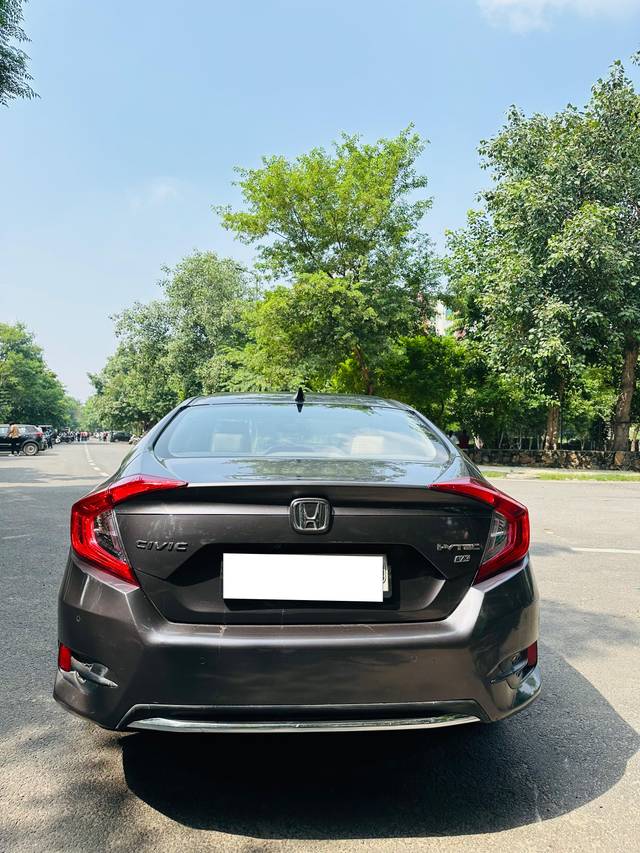 https://images10.gaadi.com/usedcar_image/4130512/original/processed_c57fed8759247e7010c287f94ca53468.jpeg?imwidth=6401