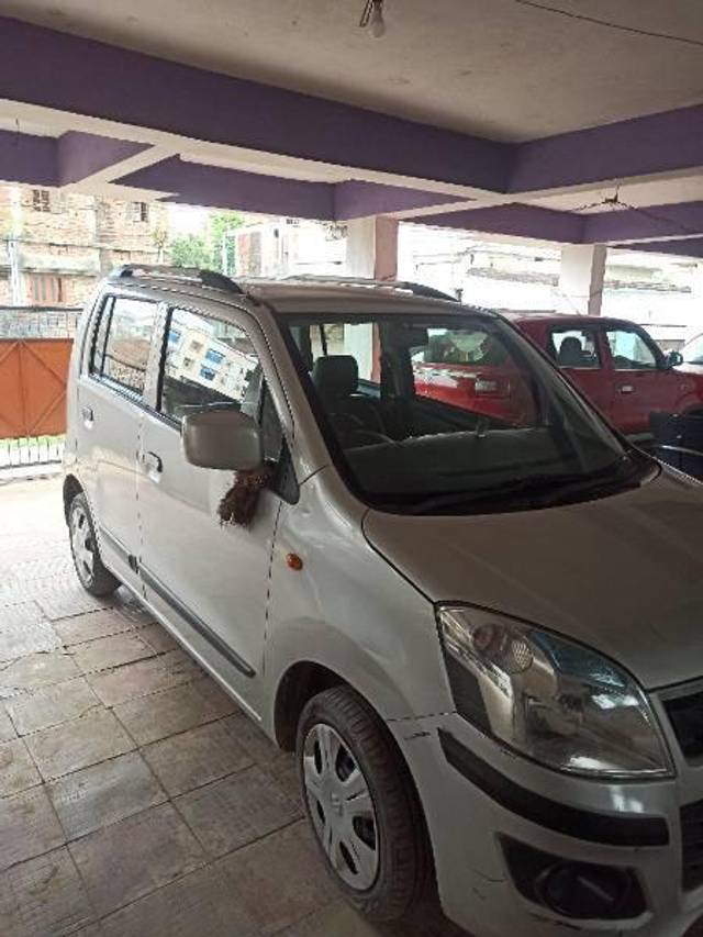 https://images10.gaadi.com/usedcar_image/4130526/original/processed_1504e35c-9e6e-474c-b412-0b8713c31233.jpg?imwidth=6400