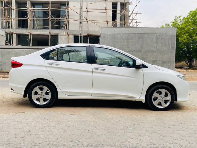 https://images10.gaadi.com/usedcar_image/4130536/original/a729b5c57f385e15bbacd87021121351.jpeg?imwidth=6401