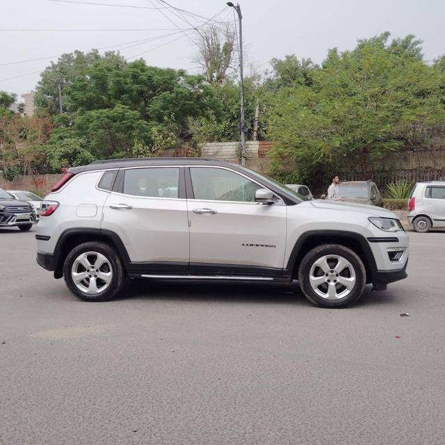 https://images10.gaadi.com/usedcar_image/4130713/original/processed_357243a2a8cc7d80cedb3db7d2d29a97.jpg?imwidth=6401