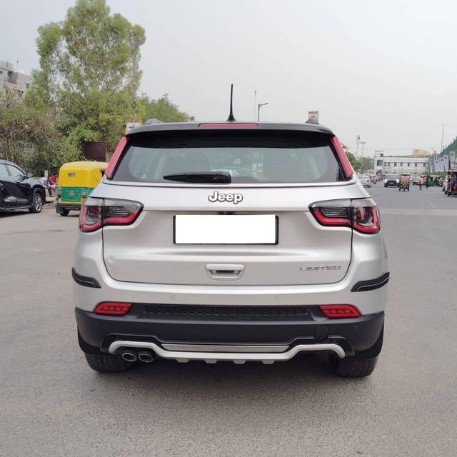 https://images10.gaadi.com/usedcar_image/4130713/original/processed_55cbf41af6e64090bcd518acd77a3867.jpg?imwidth=6402