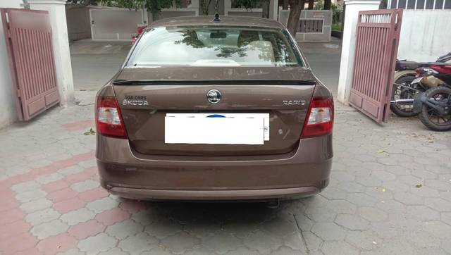 https://images10.gaadi.com/usedcar_image/4130744/original/processed_54942511ce6a1de094a318b897184495.jpeg?imwidth=6401