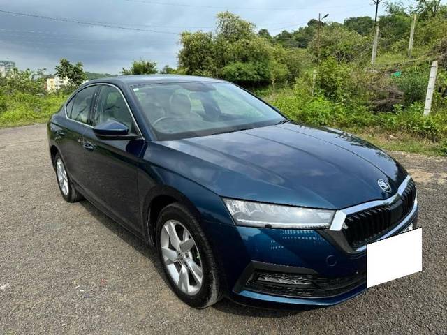 https://images10.gaadi.com/usedcar_image/4130937/original/processed_f2320825-cf17-4ef4-80c7-64a4ff8b52ca.jfif?imwidth=6400