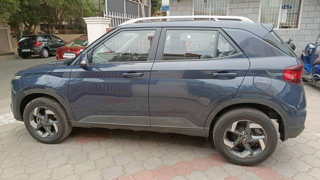 https://images10.gaadi.com/usedcar_image/4130950/original/processed_533677be9c806bcaa4a9094e2028a66c.jpeg?imwidth=6402