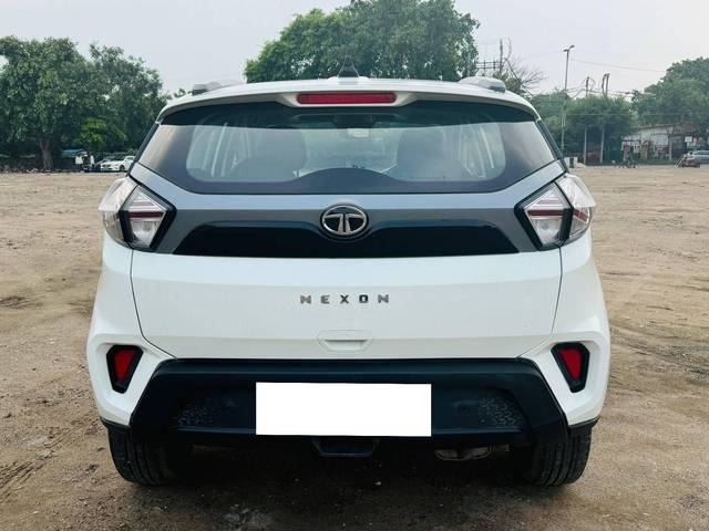 https://images10.gaadi.com/usedcar_image/4131059/original/processed_7fbda2dfe2a779cb07cba1ed906f35a4.jpg?imwidth=6402