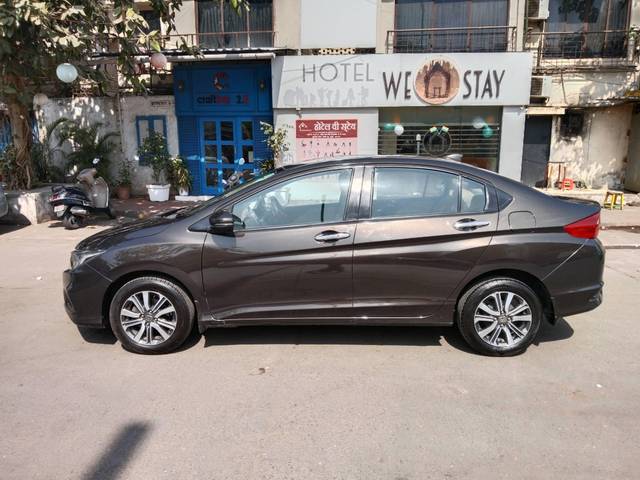 https://images10.gaadi.com/usedcar_image/4131112/original/processed_c72a3f321032334e4705814173dc8f7b.jpg?imwidth=6402