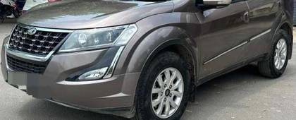 Mahindra XUV500 W9