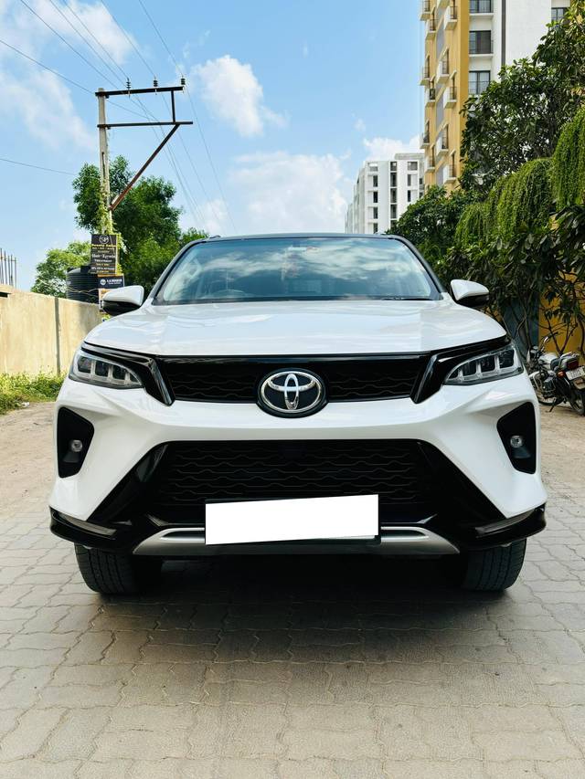 https://images10.gaadi.com/usedcar_image/4131210/original/processed_b61d44c26f77702a6301d29a4687eb7b.jpg?imwidth=6402