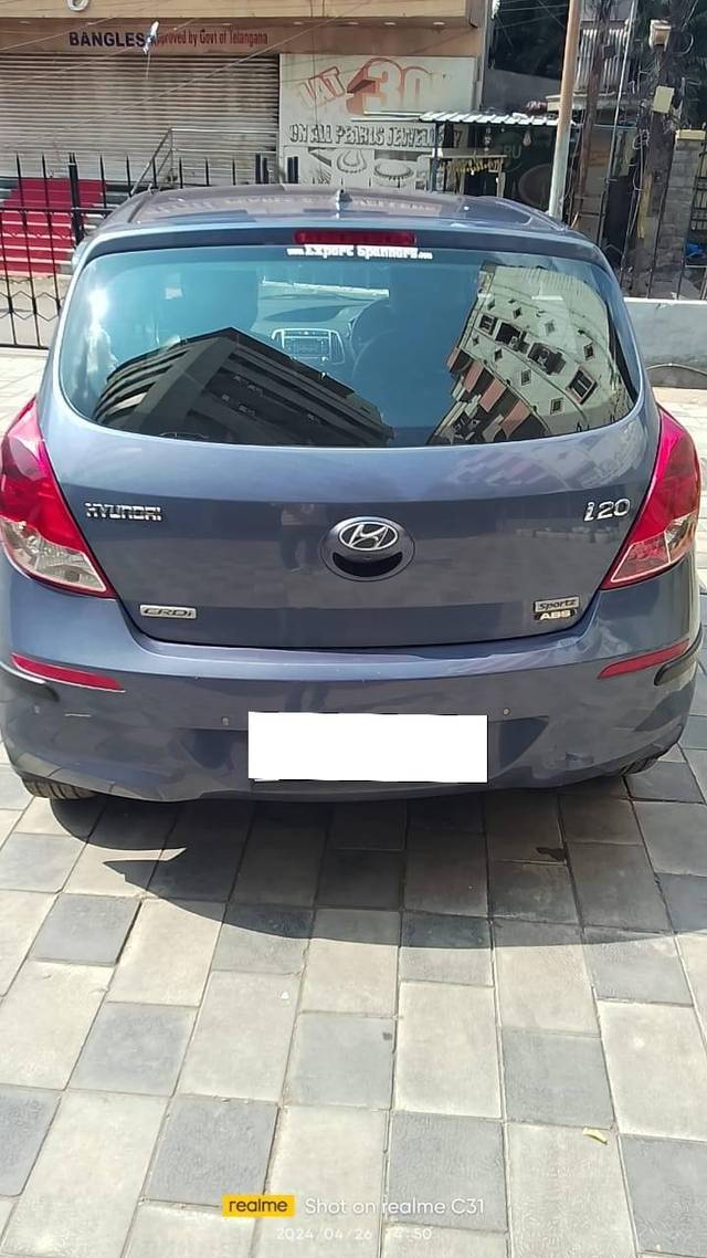 https://images10.gaadi.com/usedcar_image/4131240/original/processed_cdc2c77e604c20f3a8beead69fa0c97e.jpg?imwidth=6401