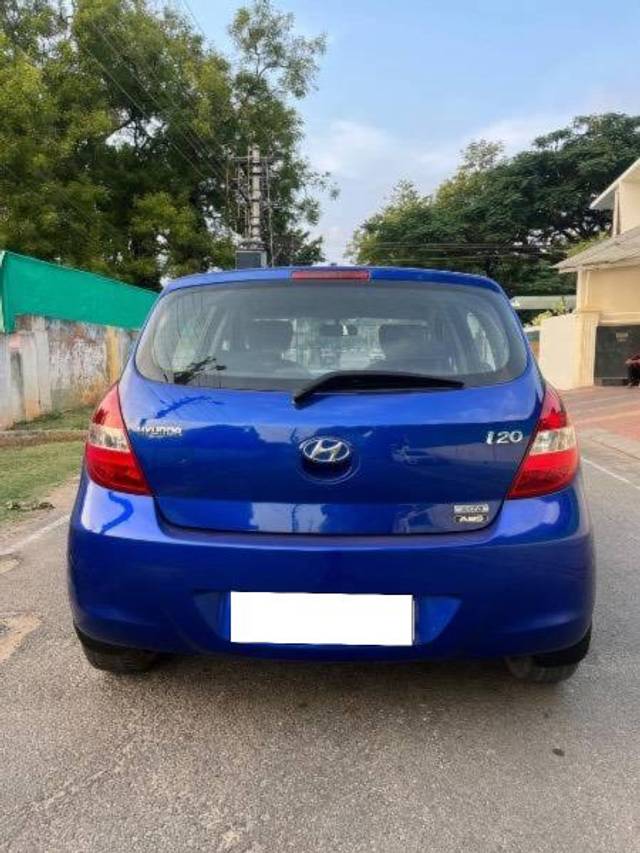 https://images10.gaadi.com/usedcar_image/4131247/original/processed_73fa3a97-6393-4b16-acf1-fcfdfca29912.jpeg?imwidth=6402