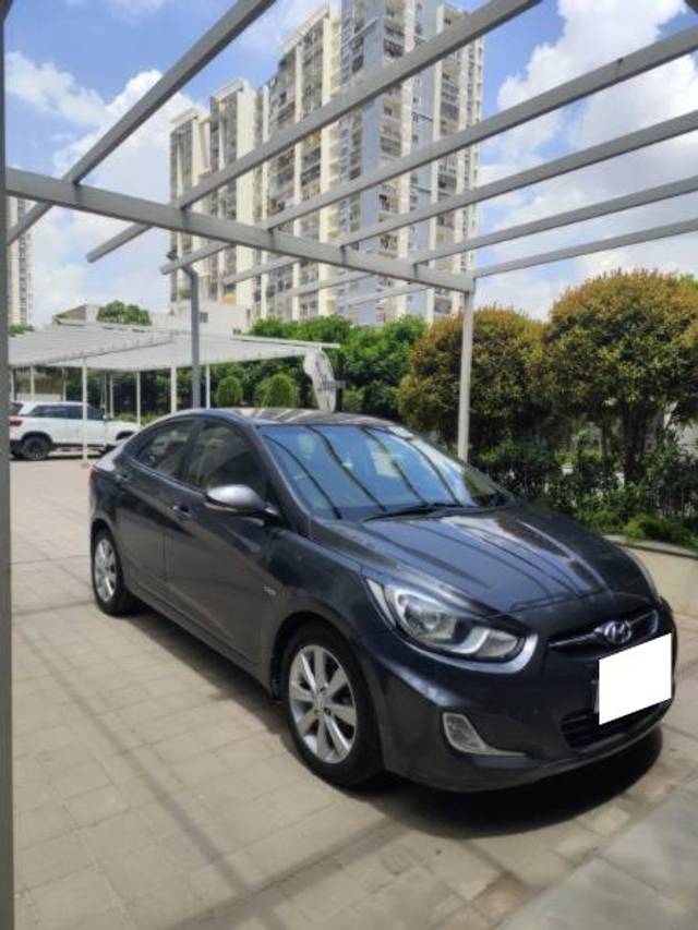 https://images10.gaadi.com/usedcar_image/4131311/original/processed_504ddd14-3226-491e-8527-bdc12b5ec84f.jpeg?imwidth=6400