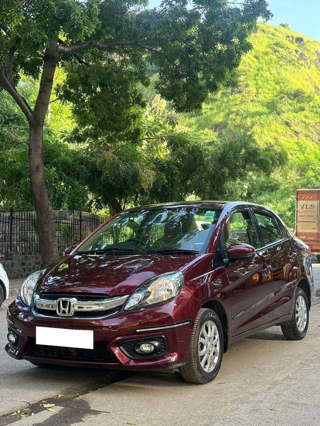 https://images10.gaadi.com/usedcar_image/4131345/original/processed_e60c92062088ec9f05836c7534f82fb5.jpg?imwidth=6400