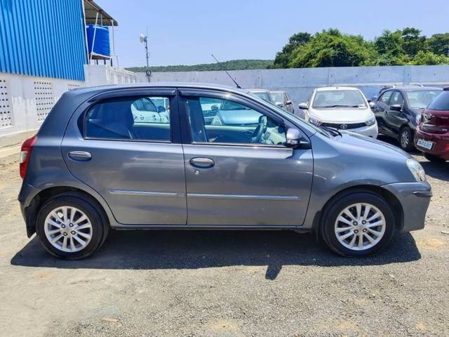 https://images10.gaadi.com/usedcar_image/4131760/original/0a30bce326172becaeda9ff64c1b54ba.jpeg?imwidth=6401