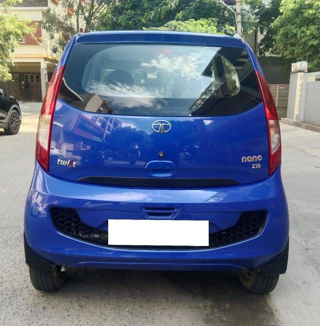 https://images10.gaadi.com/usedcar_image/4131813/original/processed_8f58bfc8b9e477f830574ef267a09ab0.jpg?imwidth=6402