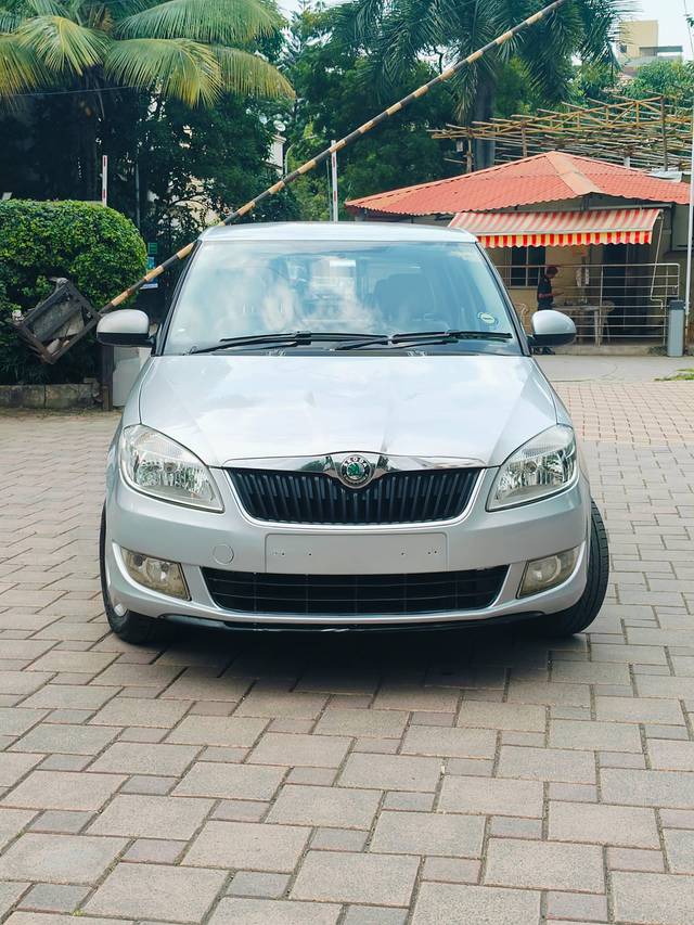 https://images10.gaadi.com/usedcar_image/4131830/original/processed_fbd059a7f7c06a575279bb2dffac0a7f.jpg?imwidth=6402