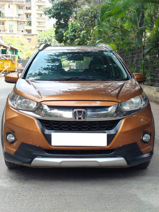 https://images10.gaadi.com/usedcar_image/4131839/original/processed_7709807d799079460dcc38ef93b0b824.jpg?imwidth=6400