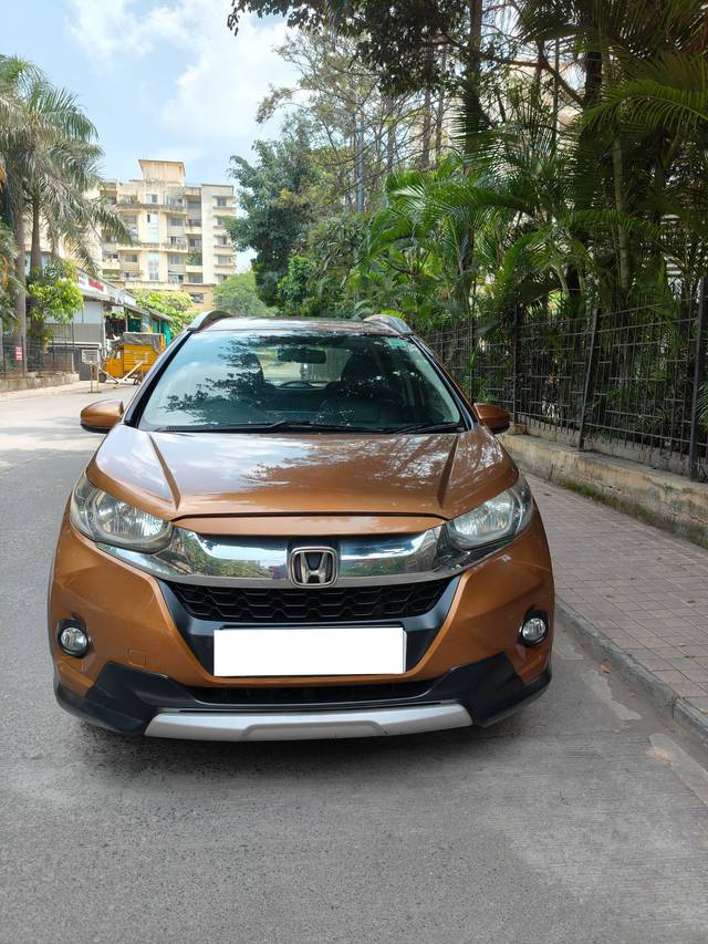 https://images10.gaadi.com/usedcar_image/4131839/original/processed_99d650d54126e40a71bcdf653253cb5f.jpg?imwidth=6401