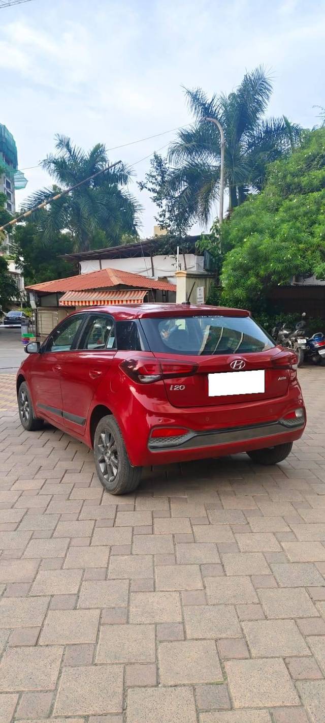 https://images10.gaadi.com/usedcar_image/4131843/original/processed_8a39f13929062a822465f4e130f7add0.jpg?imwidth=6401