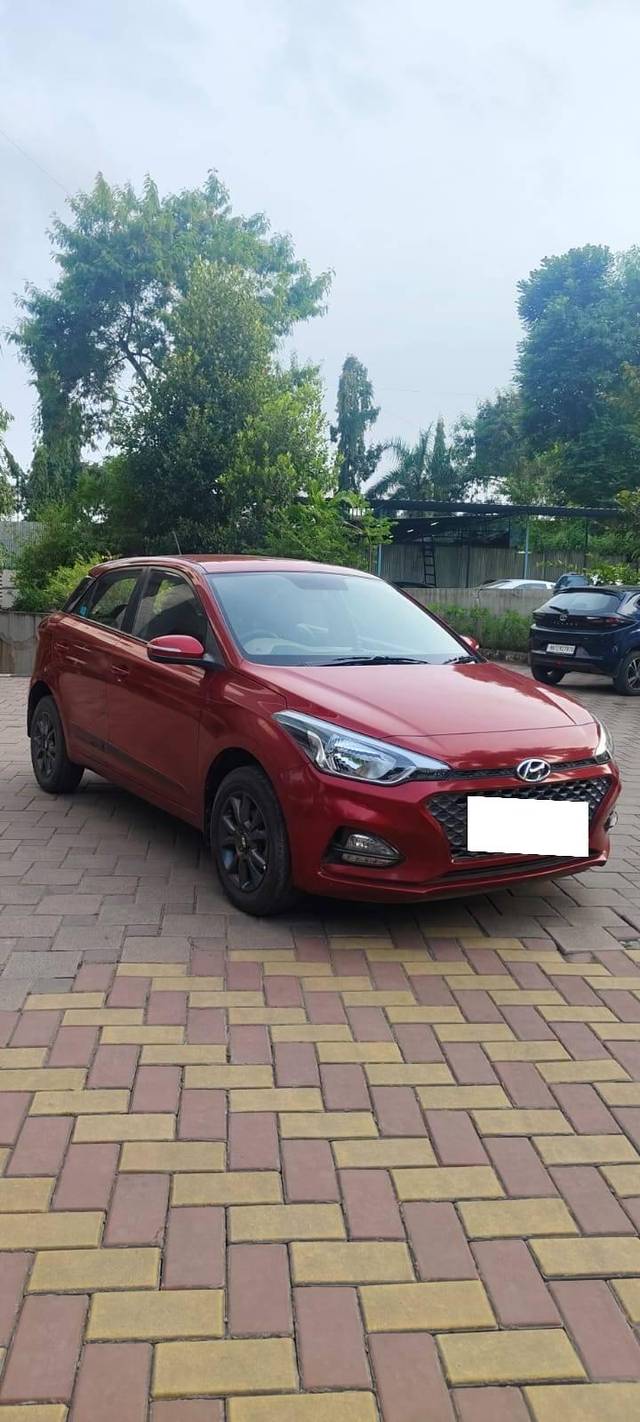 https://images10.gaadi.com/usedcar_image/4131843/original/processed_a432ef7c47c57392338467a84df2d816.jpg?imwidth=6400