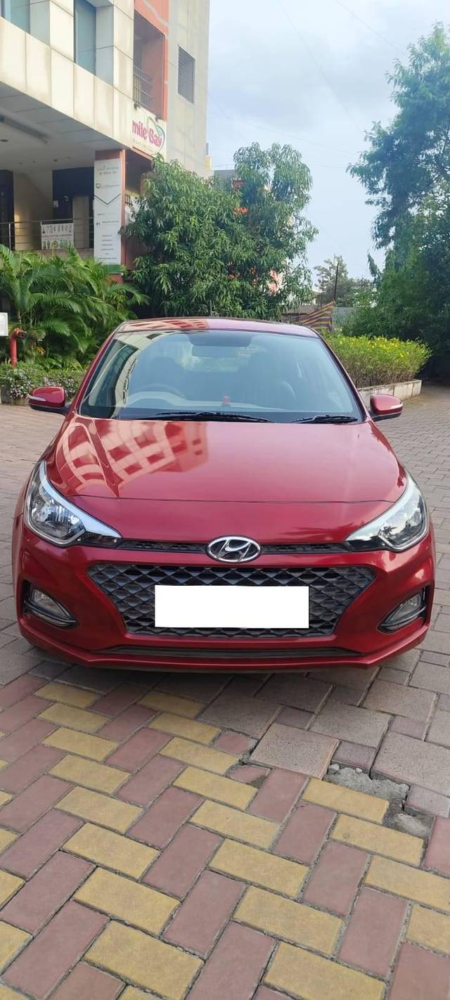 https://images10.gaadi.com/usedcar_image/4131843/original/processed_d8945b73205bef6af5ee827a74c0efca.jpg?imwidth=6402