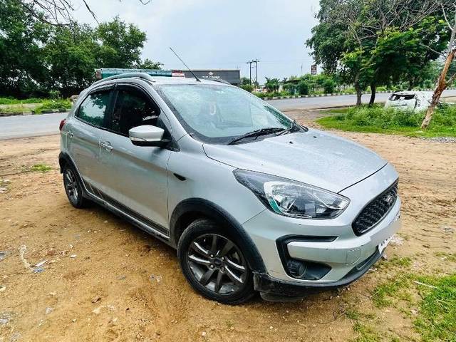 https://images10.gaadi.com/usedcar_image/4131853/original/processed_bd03e515-bcfb-43a6-b616-0670009e97de.jpeg?imwidth=6402