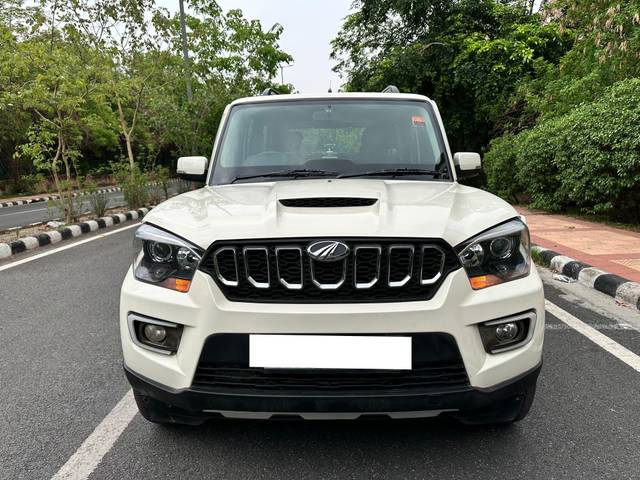 https://images10.gaadi.com/usedcar_image/4131882/original/processed_afb4cee04f5241486f97838ef6dd6d95.jpg?imwidth=6400