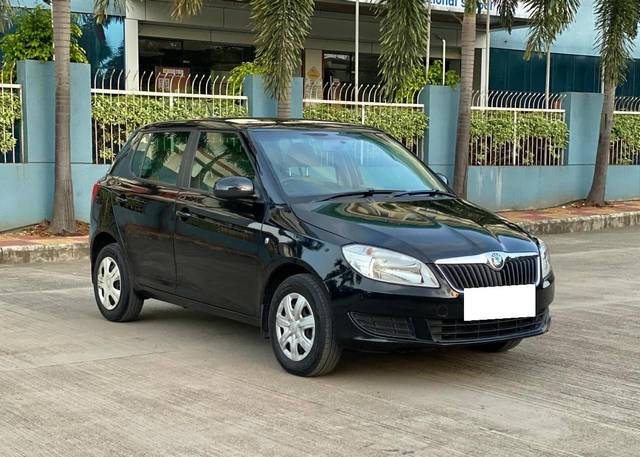 https://images10.gaadi.com/usedcar_image/4131910/original/processed_b60bc4d9071be91f7c5801fc4cbf1eba.jpg?imwidth=6400