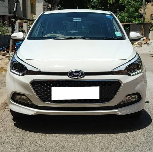 https://images10.gaadi.com/usedcar_image/4131951/original/processed_42cbb8f3e9b45a8f9e121c6ceb7e11b4.jpg?imwidth=6400