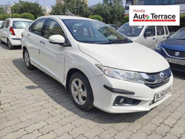 https://images10.gaadi.com/usedcar_image/4132099/original/57b66b760cecb2f4896529a56bba22e4.jpeg?imwidth=6400