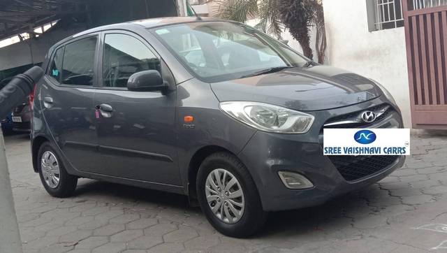 https://images10.gaadi.com/usedcar_image/4132102/original/processed_646de9f91a6b3c2e77b2e4e9e4975b8d.jpeg?imwidth=6400