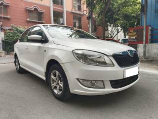 Skoda Rapid 2011-2014 Skoda Rapid 1.6 TDI Ambition Plus