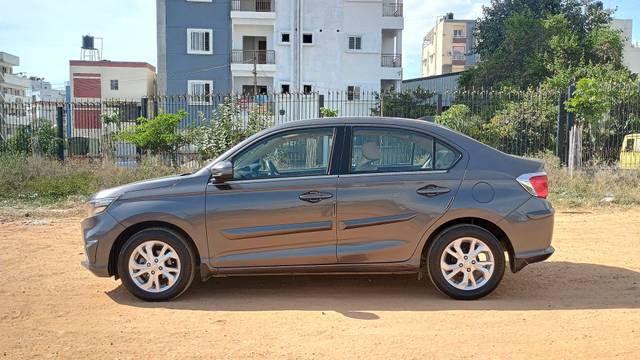 https://images10.gaadi.com/usedcar_image/4132235/original/0ef07001974194ebe729946ce724b4e3.jpg?imwidth=6402