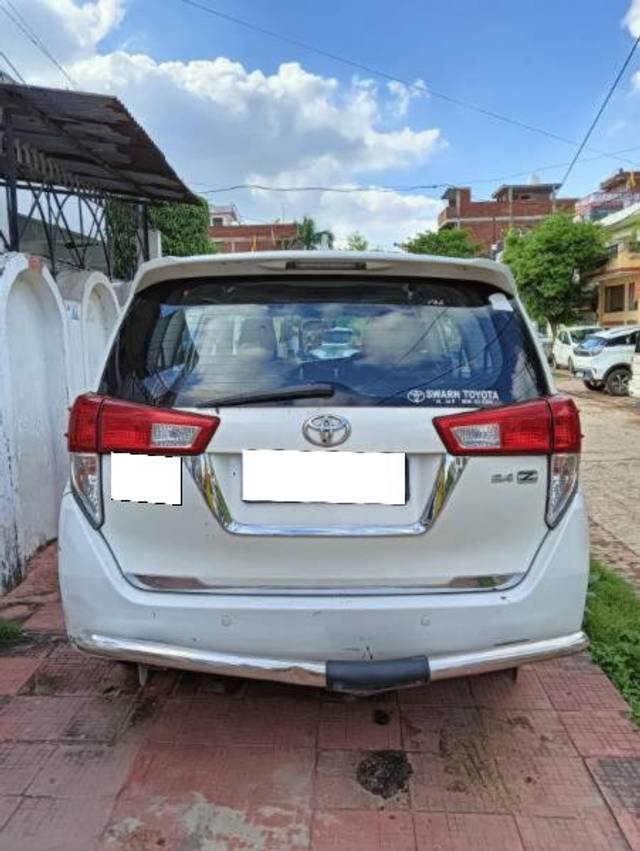 https://images10.gaadi.com/usedcar_image/4132319/original/processed_67c71639-13ce-469e-a62e-c3ffd9834eb7.jpg?imwidth=6402