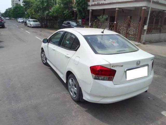 https://images10.gaadi.com/usedcar_image/4132329/original/processed_f49f6f4f-a190-4232-b003-5bfc99399693.jpg?imwidth=6402