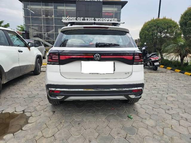 https://images10.gaadi.com/usedcar_image/4132373/original/processed_30caa50a-0ce3-48f4-87a4-08097b8f46ff.jpg?imwidth=6401