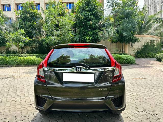 https://images10.gaadi.com/usedcar_image/4132502/original/processed_f9e5eb14be6cae07c38487cfa4e87eb8.jpeg?imwidth=6402