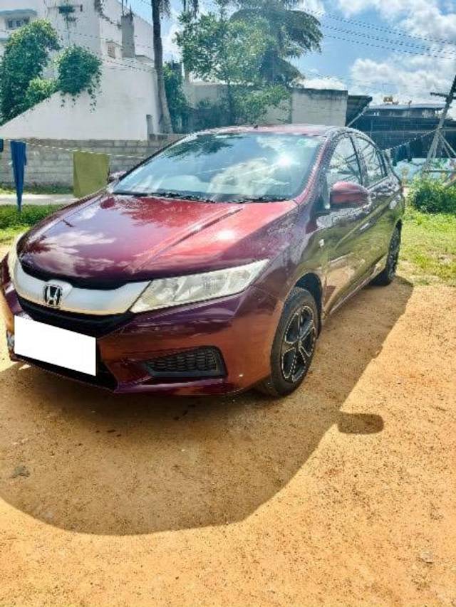 https://images10.gaadi.com/usedcar_image/4132537/original/processed_568f66a9-2580-485e-ab9a-cf79a7ee38a7.jpg?imwidth=6402