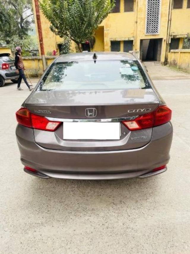 https://images10.gaadi.com/usedcar_image/4132634/original/processed_36594dd4-3e19-44b9-9195-e1ed66ab30b3.jpeg?imwidth=6402