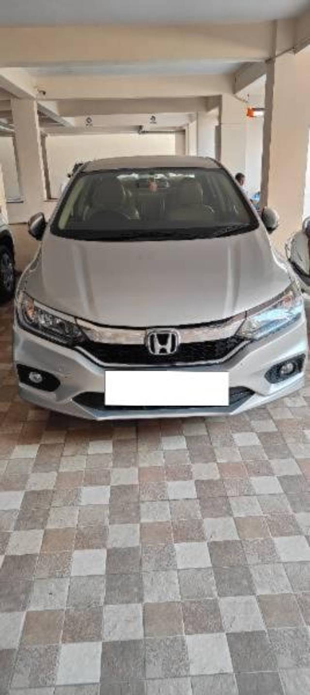 https://images10.gaadi.com/usedcar_image/4132658/original/processed_20534cda-37b3-4766-816c-c4e318856759.jpg?imwidth=6400