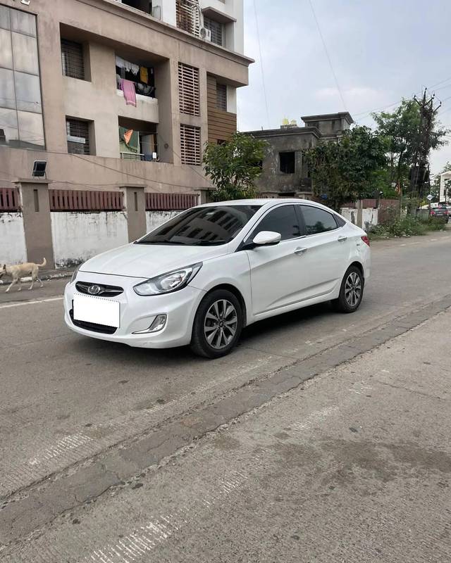 https://images10.gaadi.com/usedcar_image/4132660/original/processed_b714f95ce60d05fe5d37ac2837c01b46.jpg?imwidth=6402