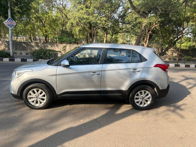 https://images10.gaadi.com/usedcar_image/4132707/original/processed_86ba46cb858d319cc7080ba0ebc0337b.jpg?imwidth=6402