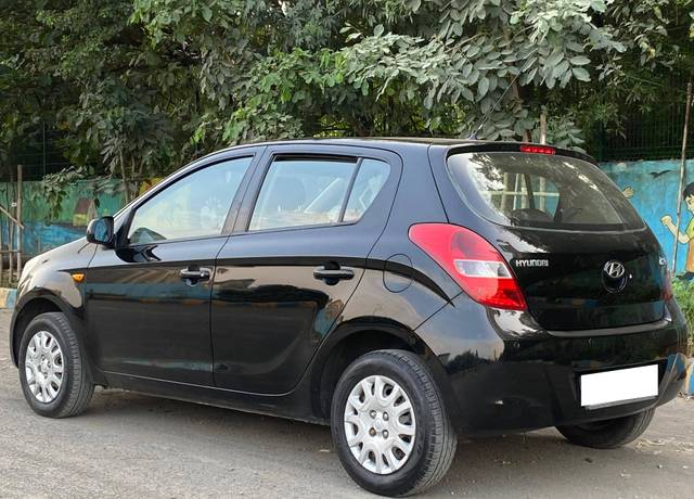 https://images10.gaadi.com/usedcar_image/4132777/original/processed_4d334254d0f5d705bcf388817cb46141.jpg?imwidth=6402