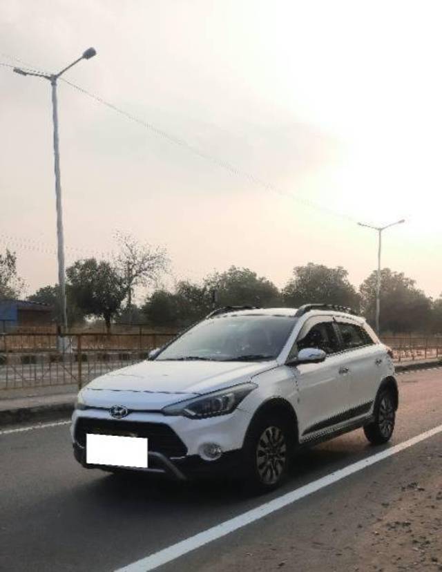 https://images10.gaadi.com/usedcar_image/4132838/original/processed_af273d5f-a2df-4337-84e8-25e119cd7162.jpg?imwidth=6400