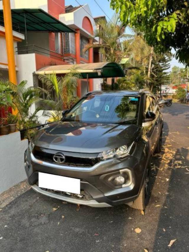 https://images10.gaadi.com/usedcar_image/4132876/original/processed_59a2717f-0895-473c-8102-ef4269bdf0ff.jpg?imwidth=6400