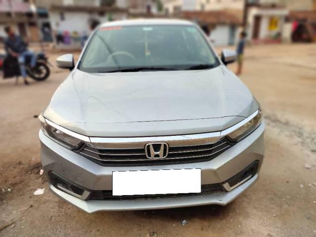 https://images10.gaadi.com/usedcar_image/4133259/original/processed_08e5c9ad-e472-4626-8a7e-d13beb592302.jpg?imwidth=6402